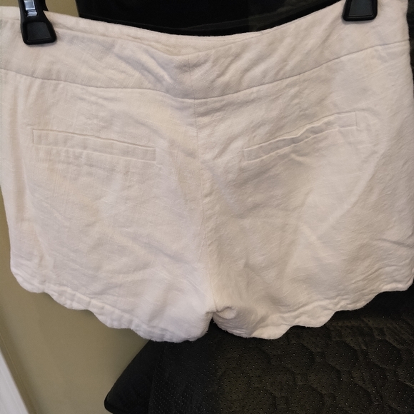 Cynthia Rowley white scalloped shorts size 4 - Picture 2 of 3